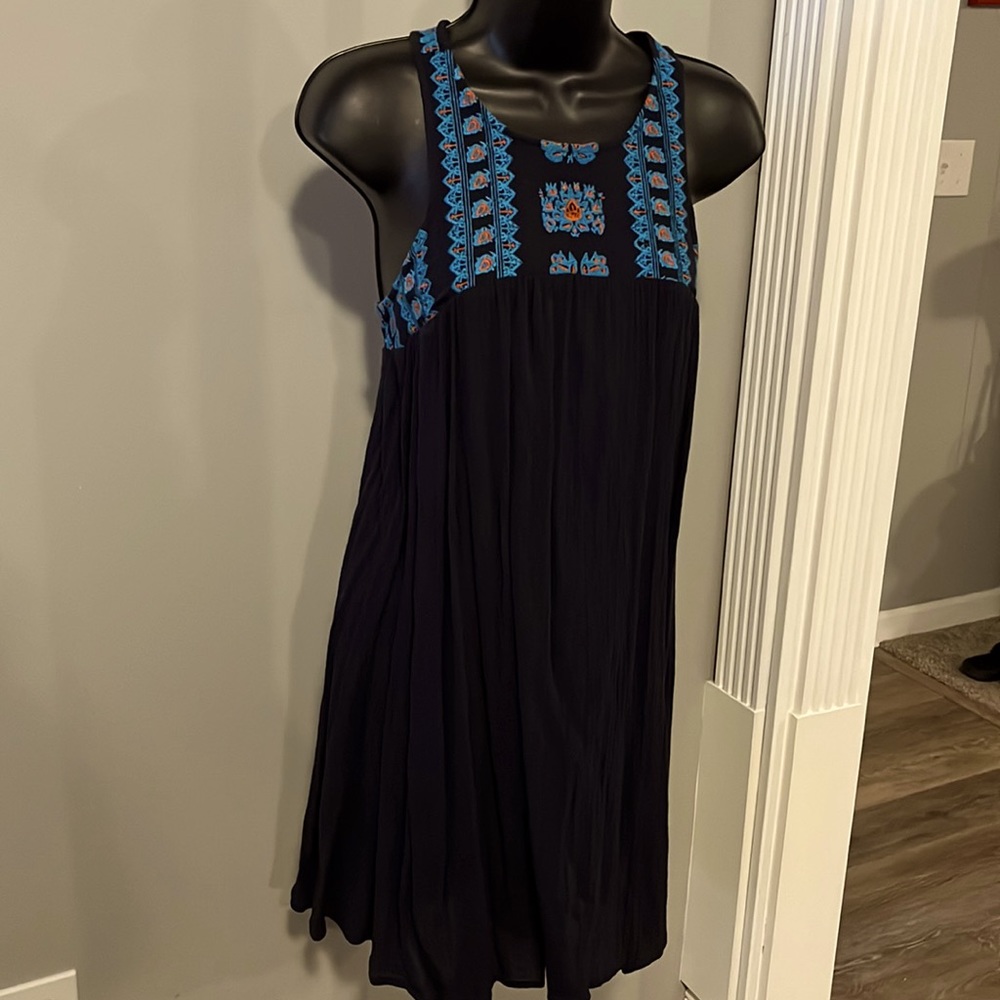 Crown & Ivy navy dress w/embroidery NWOT